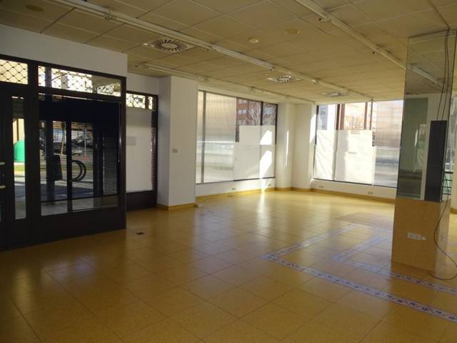 Local comercial en Alquiler en Logroño - CLUB DEPORTIVO en San Adrián
