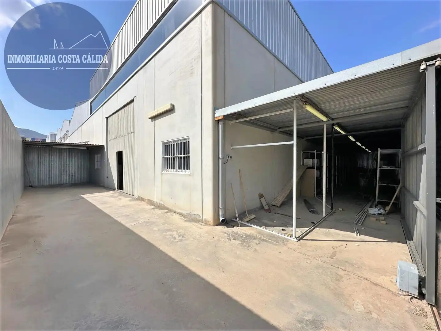 Vista exterior de Nave industrial en venta en Lorca