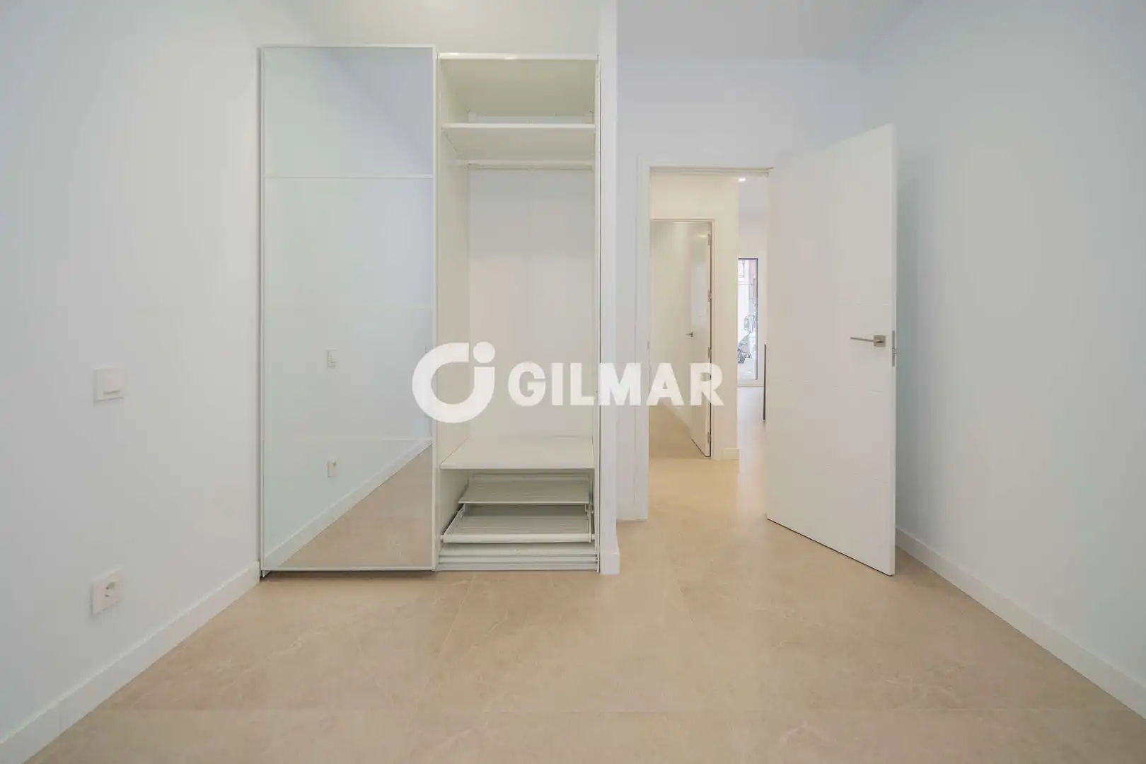 Habitación de Piso en venta en Madrid con Calefacción
