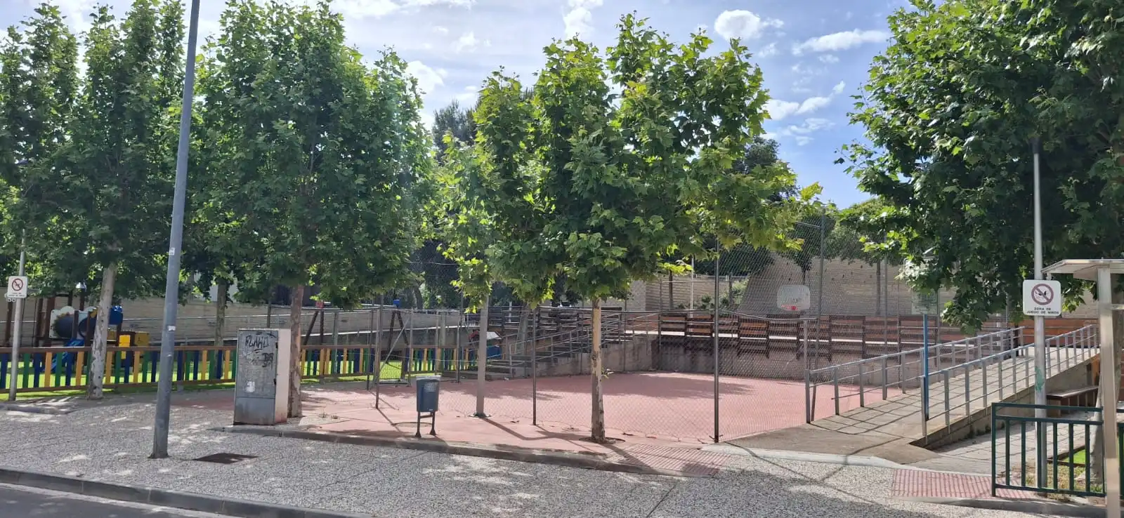 Vista exterior de Casa o xalet en venda en Cadrete amb Calefacció, Jardí privat i Terrassa