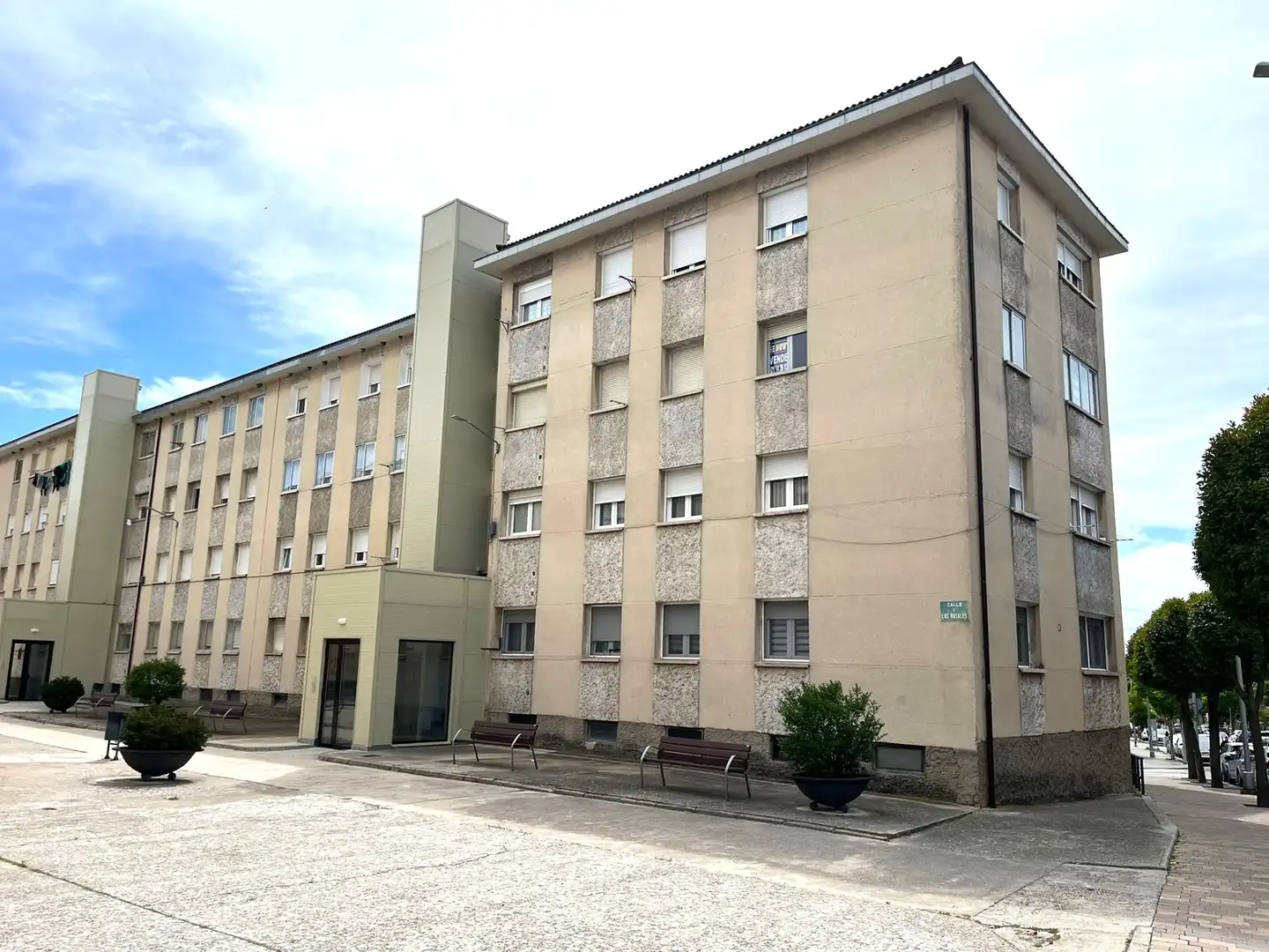 Vista exterior de Piso en venta en Cuéllar con Calefacción, Parquet y Trastero