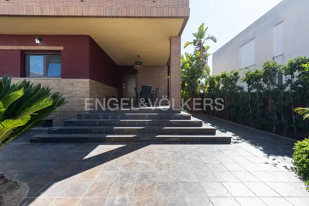 Terrace of Houses for rent in Paterna  with Air Conditioner, Heating and Private garden