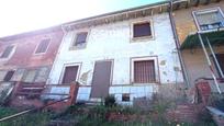 Vista exterior de Casa adosada en venda en San Martín del Rey Aurelio