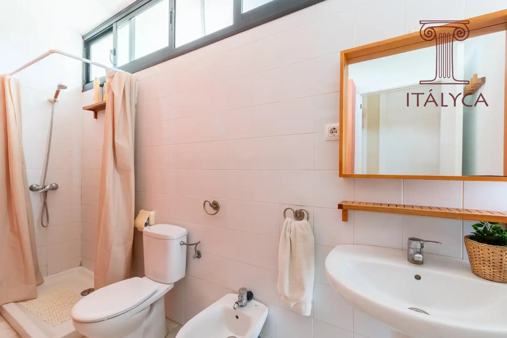 Bathroom of Houses for sale in El Castillo de las Guardas  with Private garden, Terrace and Community pool