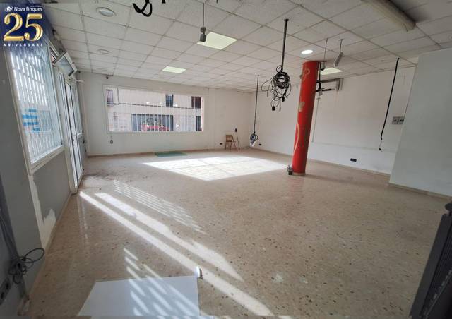 Local comercial en Alquiler en Poble - Casc Antic