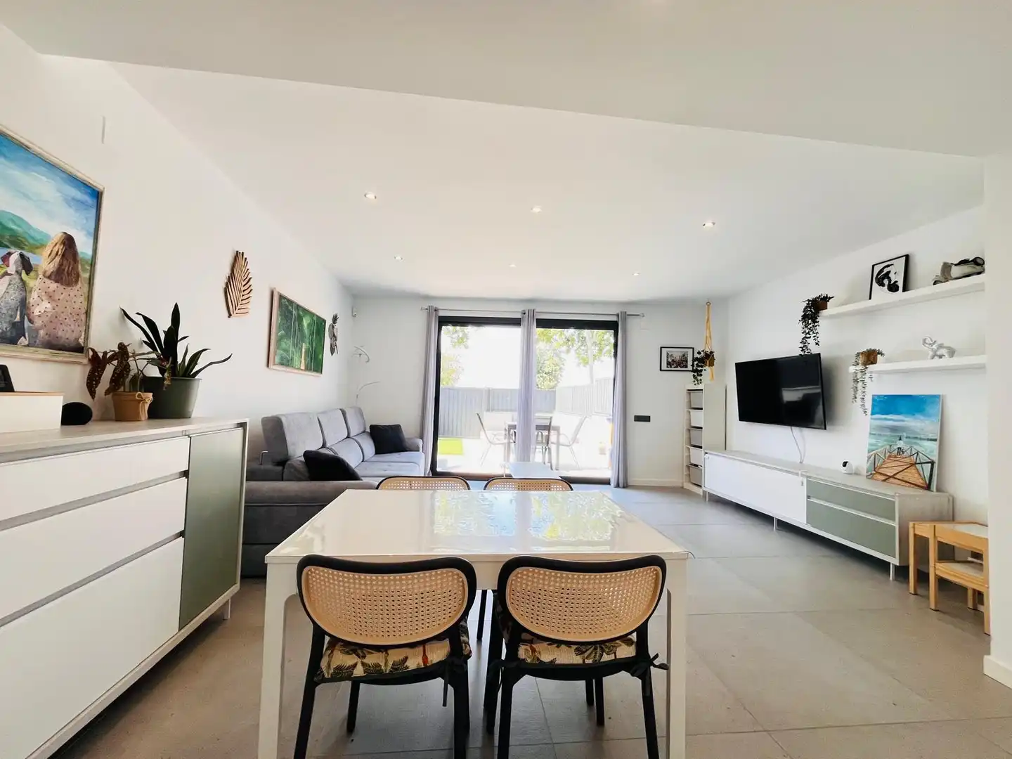 Living room of Detached homes for sale in Vilanova i la Geltrú  with Heating, Private garden and Swimming Pool