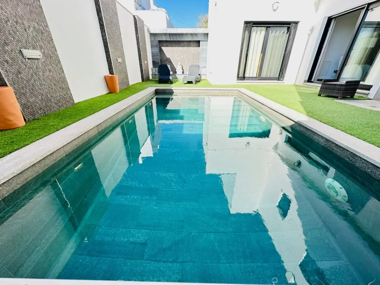 Piscina de Casa o chalet en venta en Nerja con Aire acondicionado, Jardín privado y Trastero
