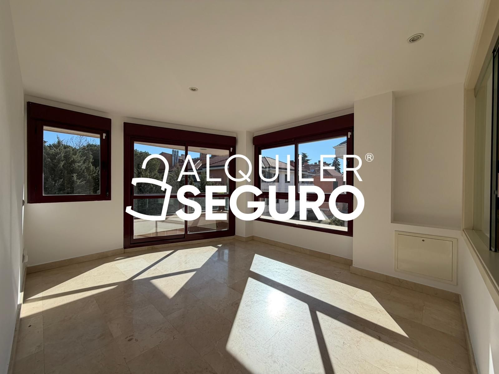 Vista exterior de Pis de lloguer en Torrelodones amb Calefacció i Terrassa