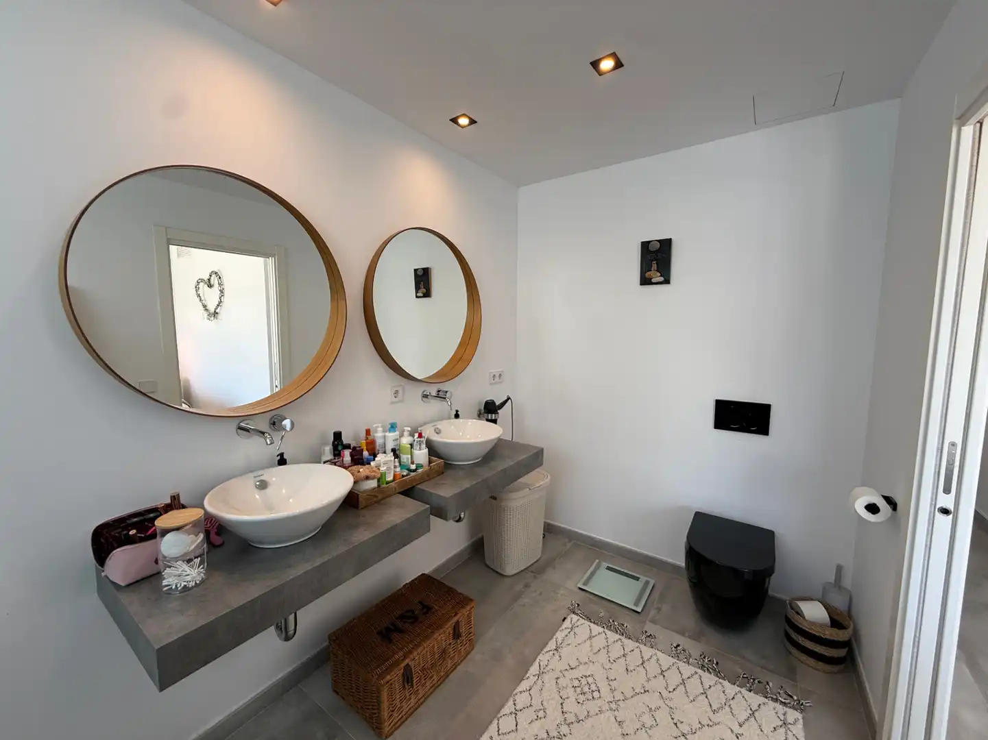 Bathroom of Houses for sale in Santa Eulària des Riu  with Air Conditioner, Heating and Terrace