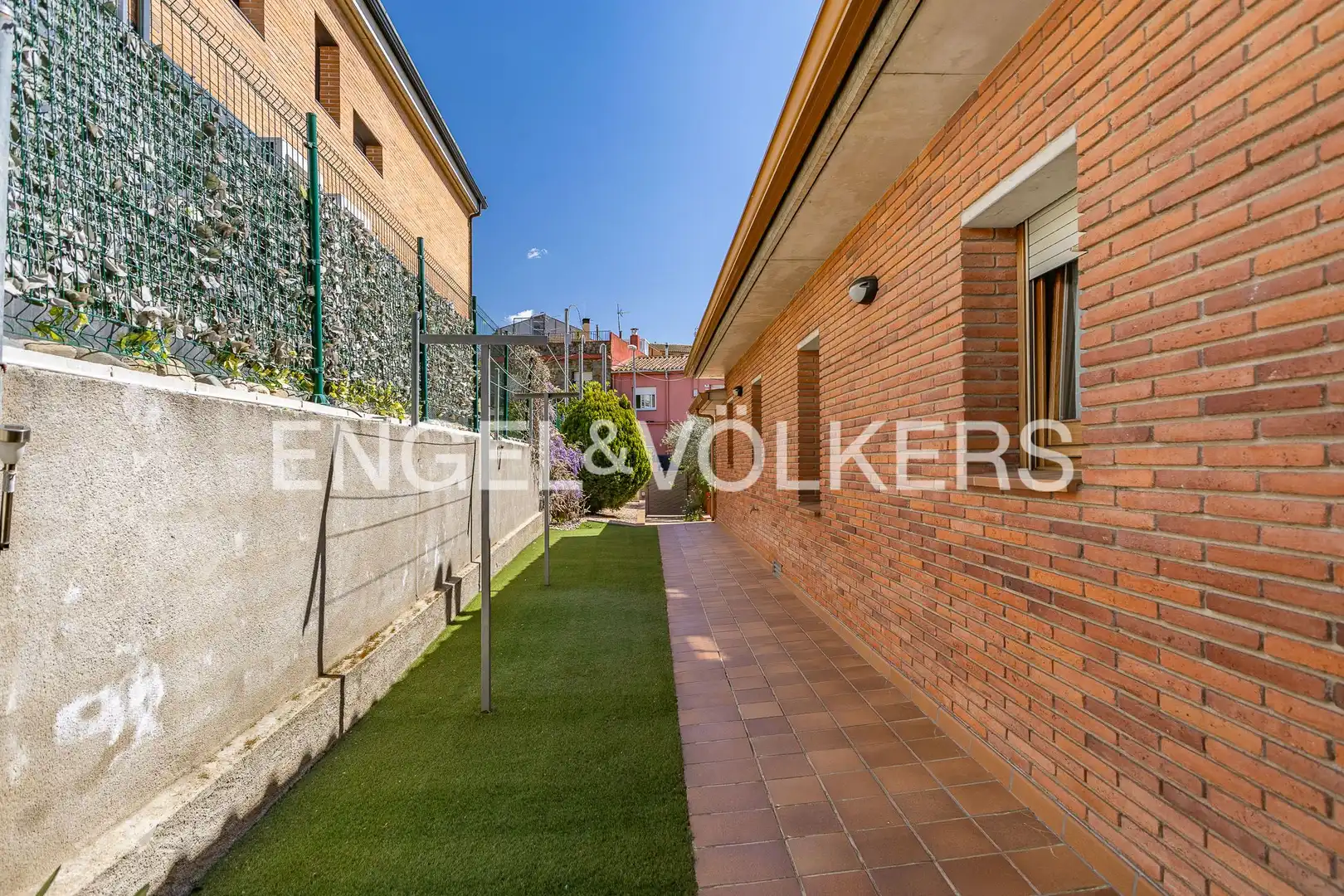 Vista exterior de Casa o xalet en venda en Granollers amb Calefacció, Jardí privat i Terrassa