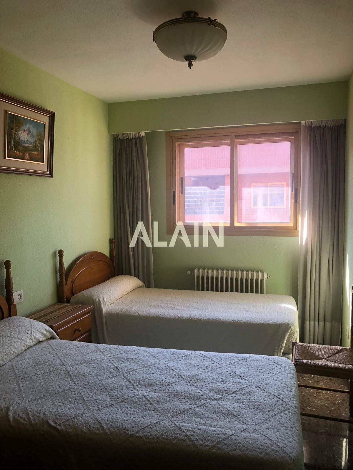 Habitación de Piso en venta en  Valencia Capital con Trastero y Balcón