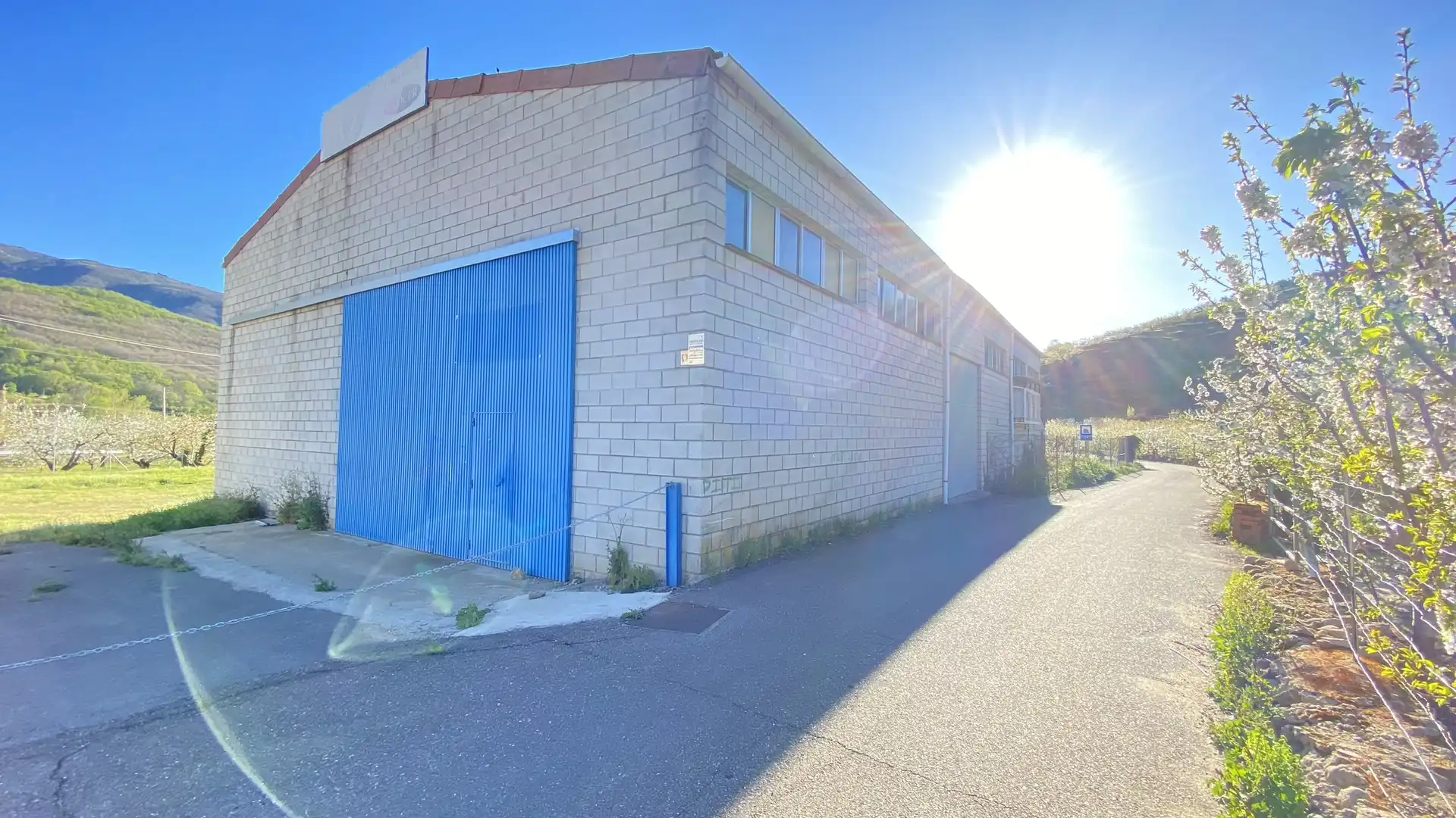 Vista exterior de Nave industrial en venta en Jerte con Alarma