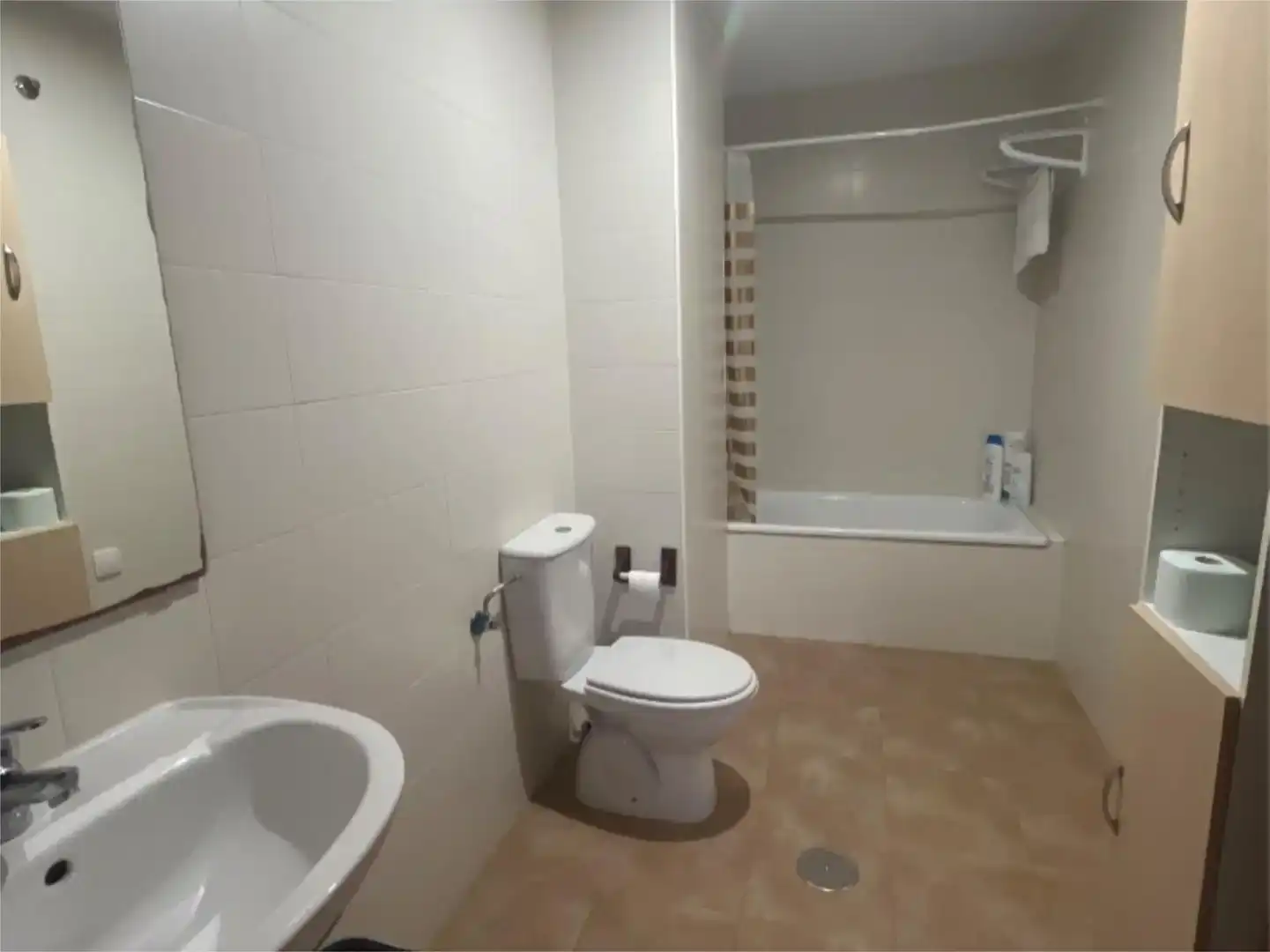 Badezimmer von Wohnung zur Miete in Cáceres Capital mit Klimaanlage