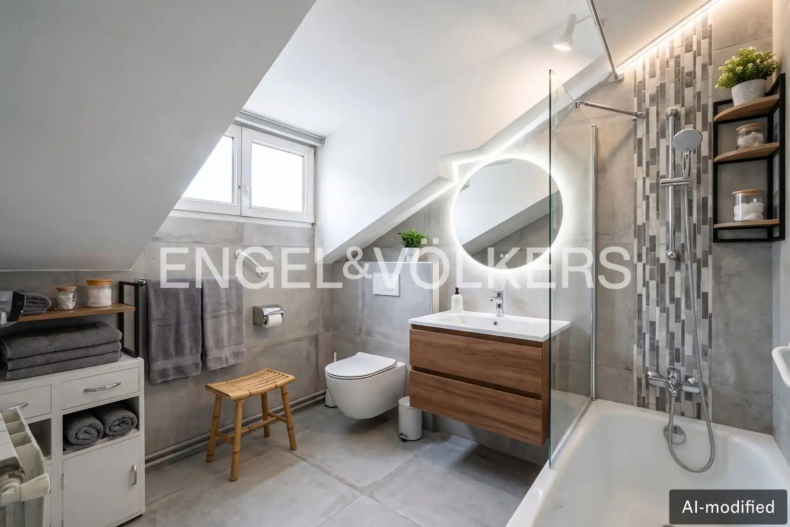 Badezimmer von Dachboden zum Verkauf in Santander mit Heizung