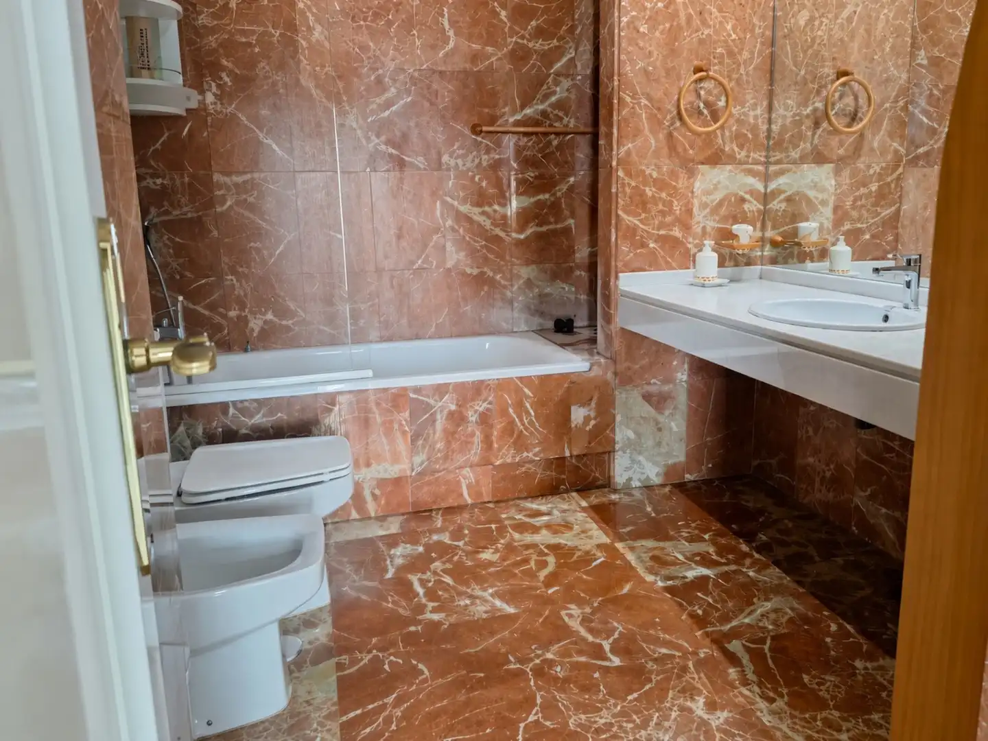 Bany de Apartament en venda en Estepona amb Aire condicionat, Calefacció i Terrassa