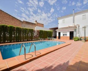 Swimming pool of House or chalet for sale in Fuente Vaqueros  with Air Conditioner, Heating and Private garden