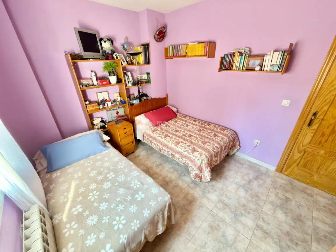 Dormitori de Casa adosada en venda en Cabanillas del Campo amb Aire condicionat, Calefacció i Jardí privat