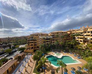 Vista exterior de Àtic de lloguer en Marbella amb Aire condicionat i Balcó