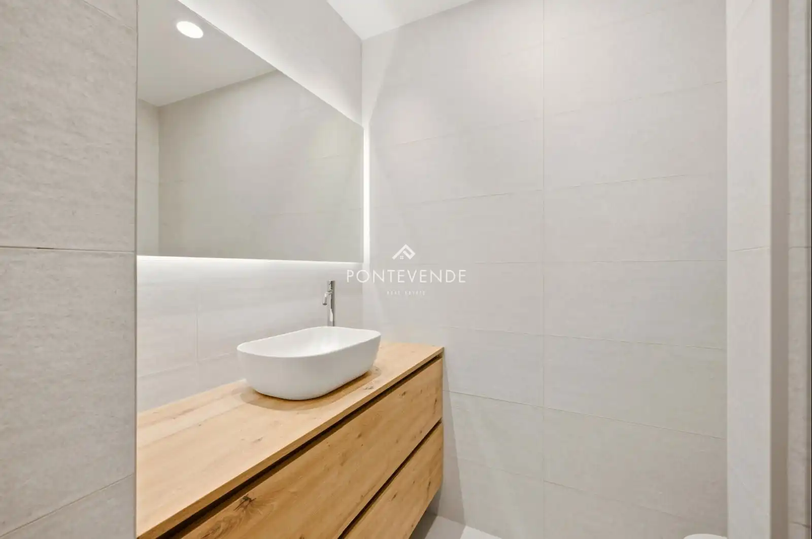 Bathroom of Flat for sale in Pontevedra Capital   with Heating and Storage room