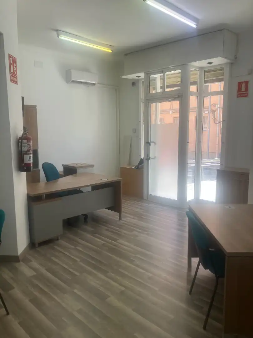 Commercial properties for rent in Badalona  with Air Conditioner, Parquet flooring and Furnished