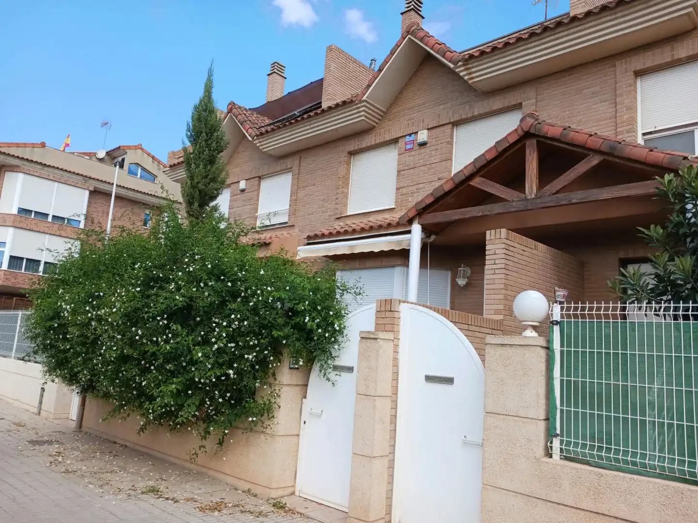 Vista exterior de Casa adosada en venta en Plaza Xúquer