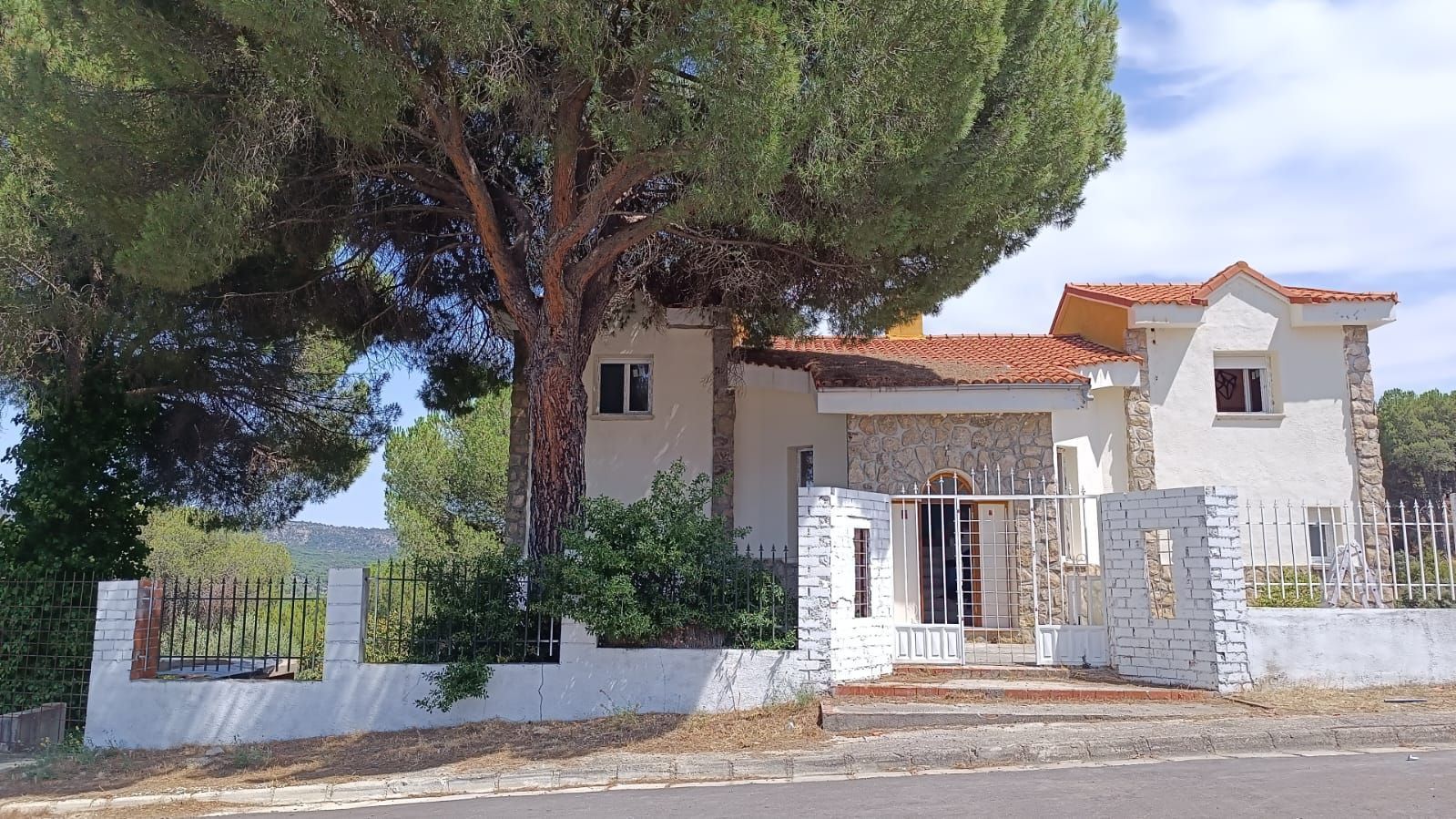 Exterior view of House or chalet for sale in San Martín de Valdeiglesias  with Heating, Private garden and Terrace
