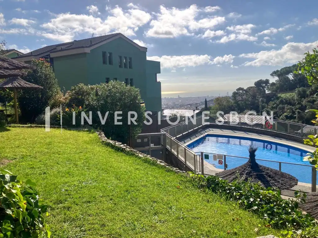 Exterior view of Detached homes for rent in Barcelona  with Terrace and Community pool