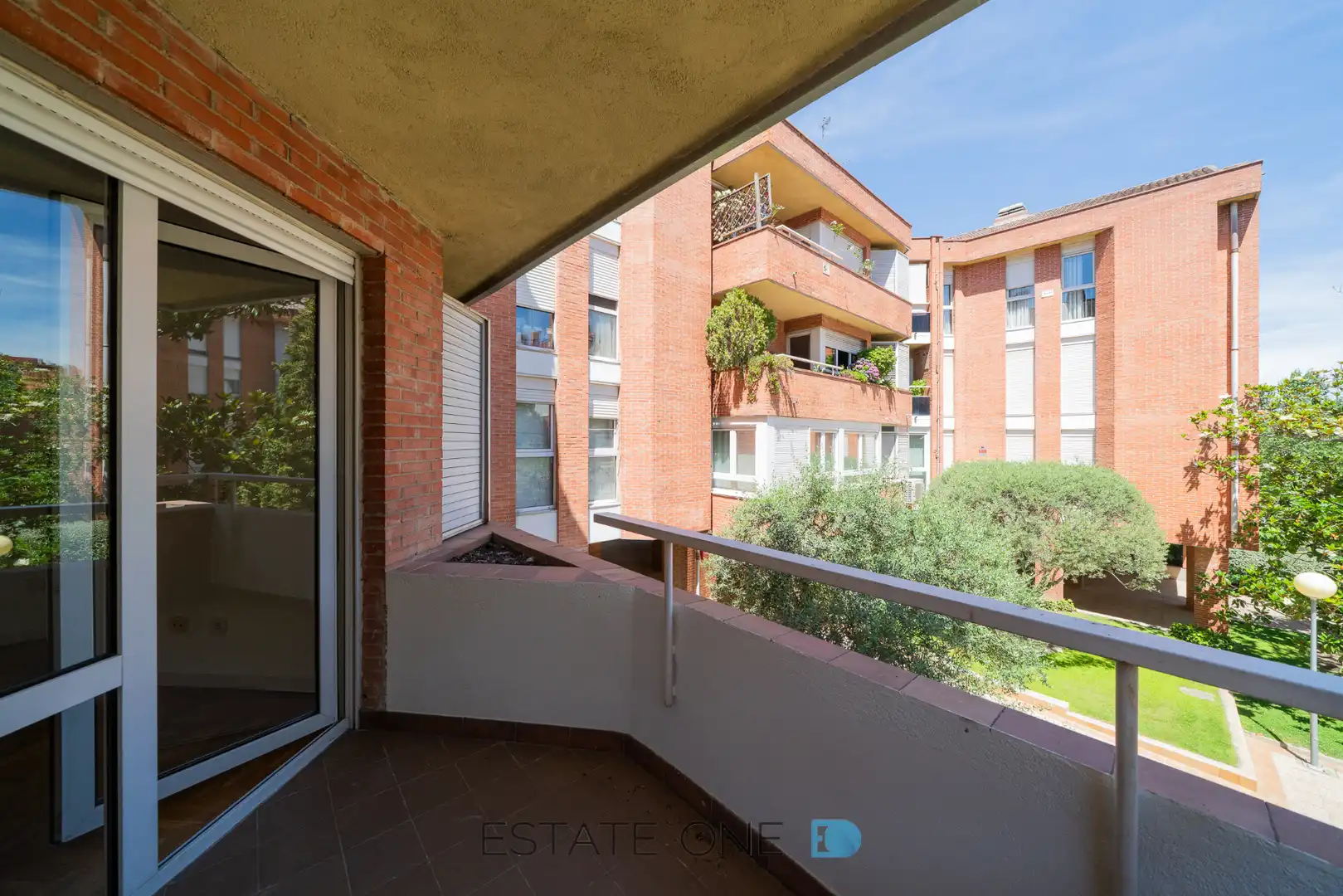 Vista exterior de Piso en venta en Pozuelo de Alarcón con Calefacción, Jardín privado y Parquet