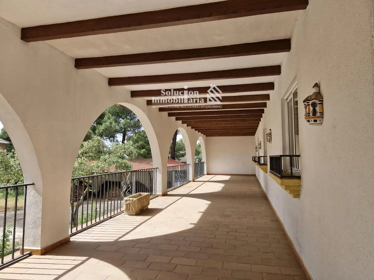 Terrasse von Einfamilien-Reihenhaus zum Verkauf in Alba de Tormes mit Heizung, Abstellraum und Schwimmbad