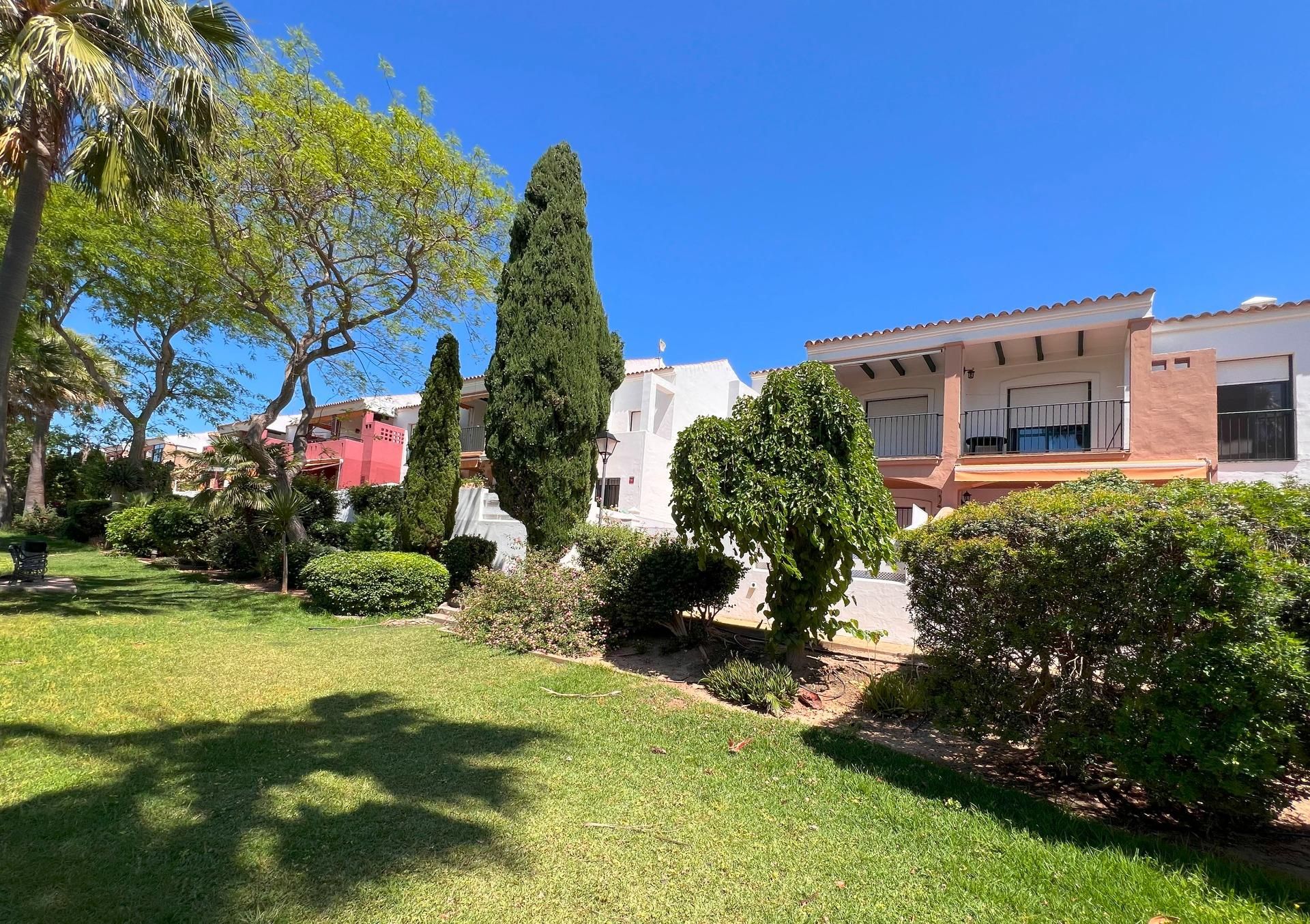 Jardí de Apartament en venda en Chiclana de la Frontera amb Terrassa, Traster i Piscina comunitària