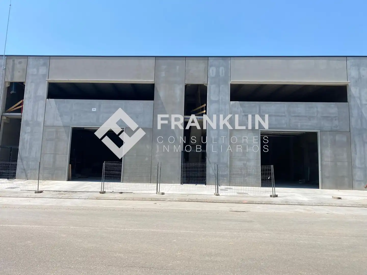 Außenansicht von Fabrikhallen zur Miete in La Garriga