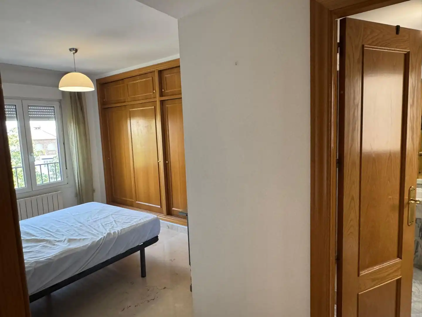 Dormitori de Pis en venda en Granada amb Aire condicionat, Calefacció i Moblat