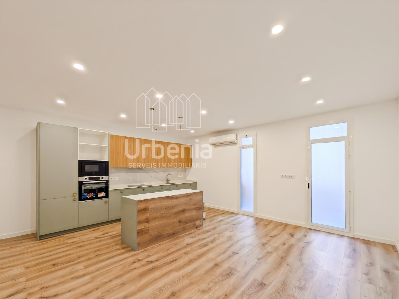 Kitchen of Flat for sale in  Barcelona Capital  with Air Conditioner, Heating and Terrace