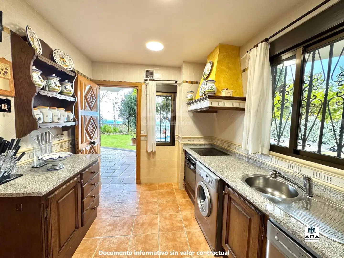 Cocina de Casa o chalet en venta en Poyales del Hoyo con Aire acondicionado, Calefacción y Jardín privado