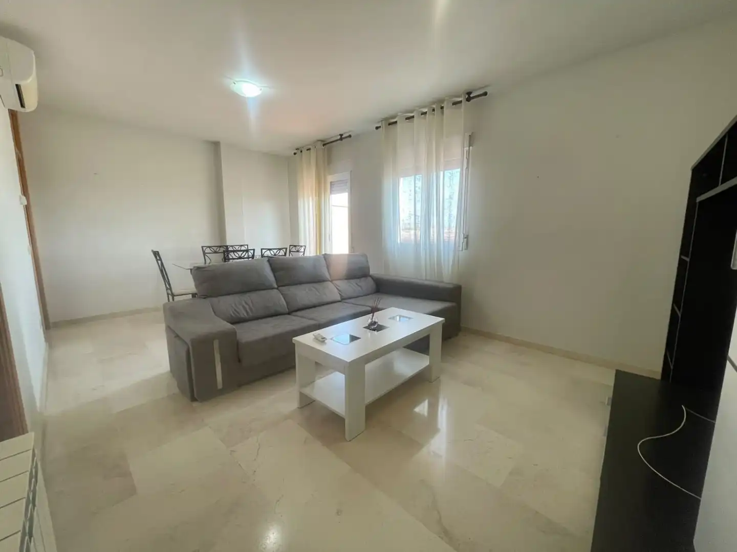 Sala de estar de Ático en venta en Valdepeñas con Aire acondicionado, Calefacción y Terraza