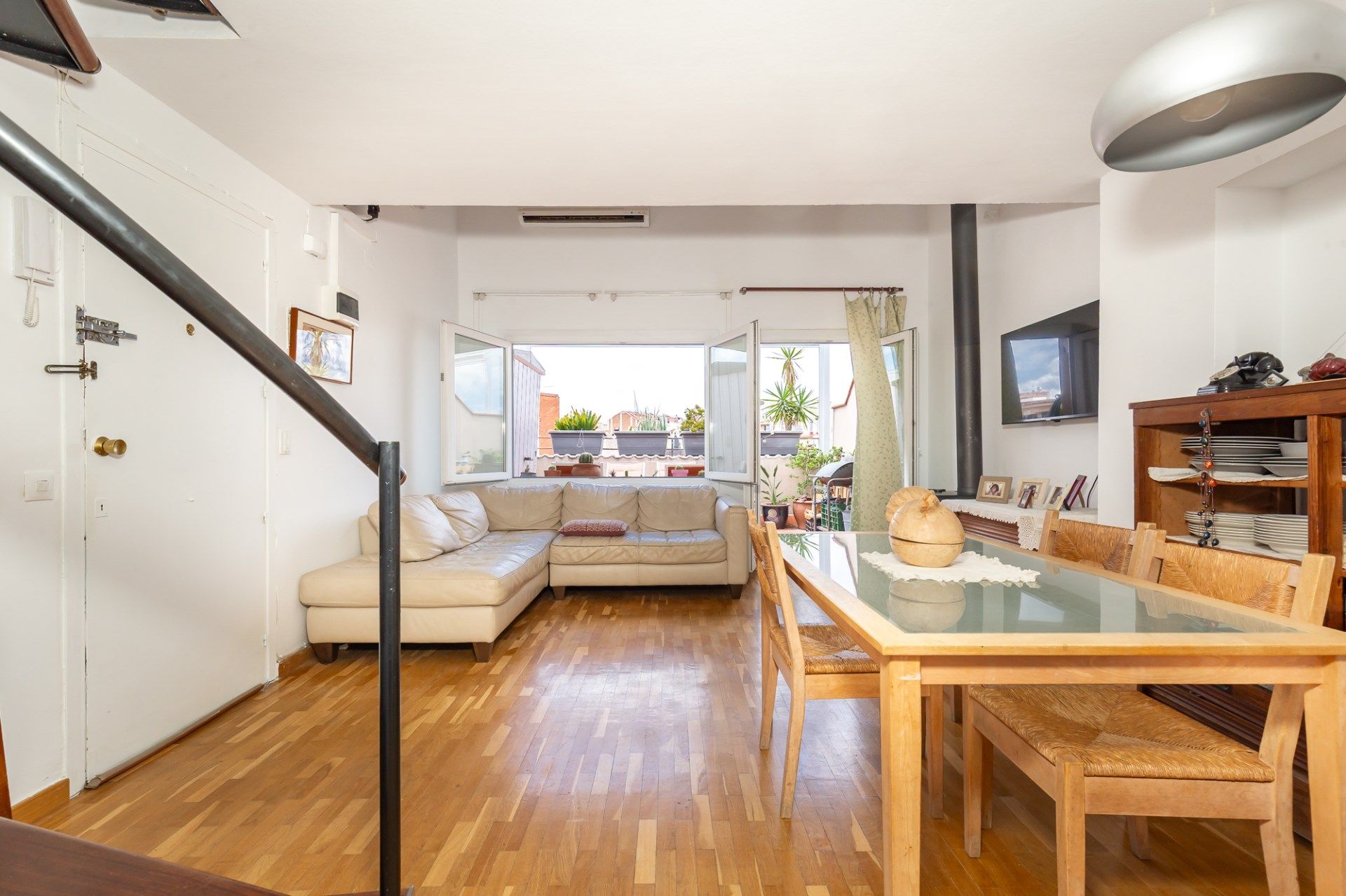 Sala d'estar de Àtic en venda en Sant Cugat del Vallès amb Aire condicionat, Calefacció i Terrassa