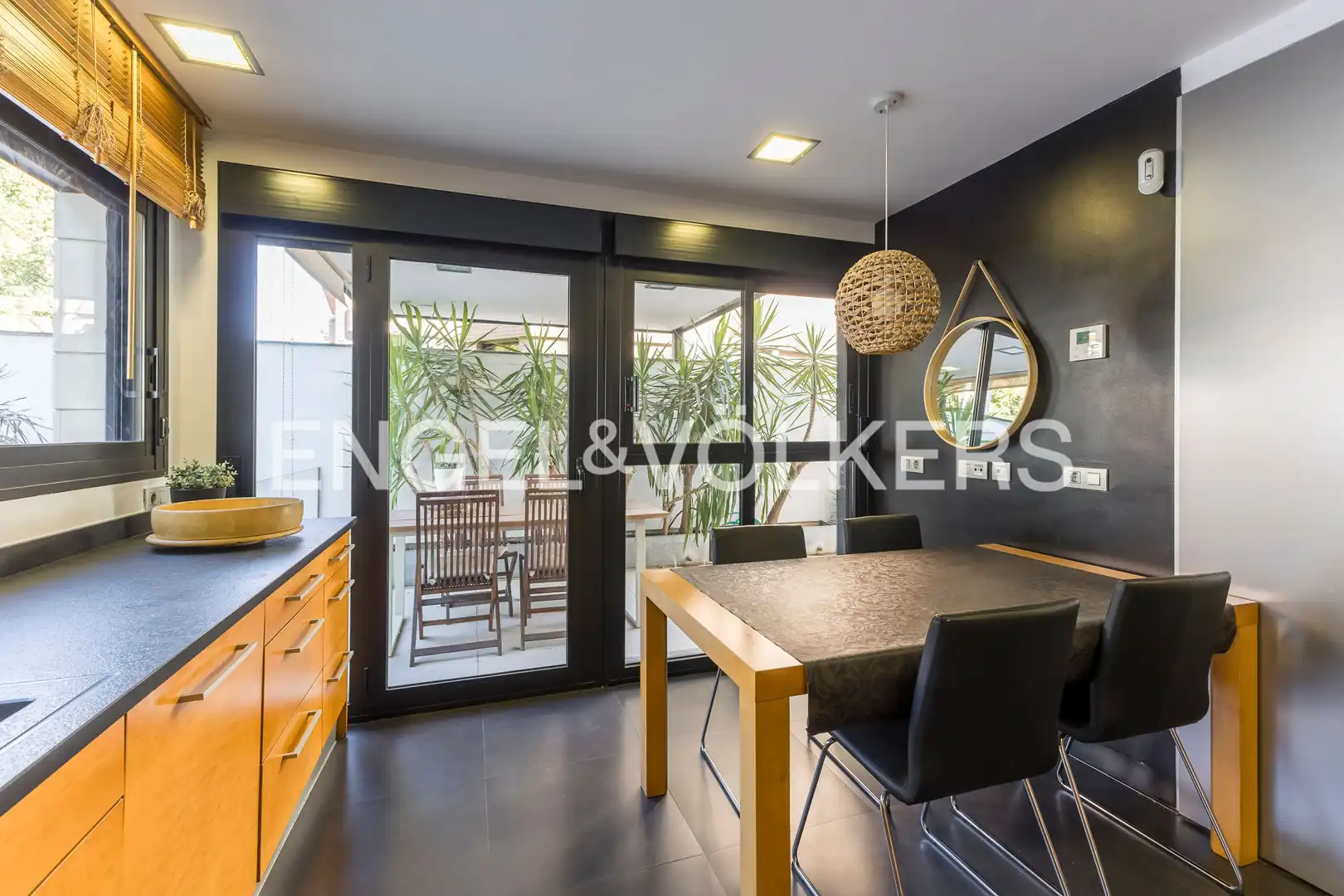 Comedor de Casa o chalet en venta en Madrid con Aire acondicionado, Calefacción y Jardín privado