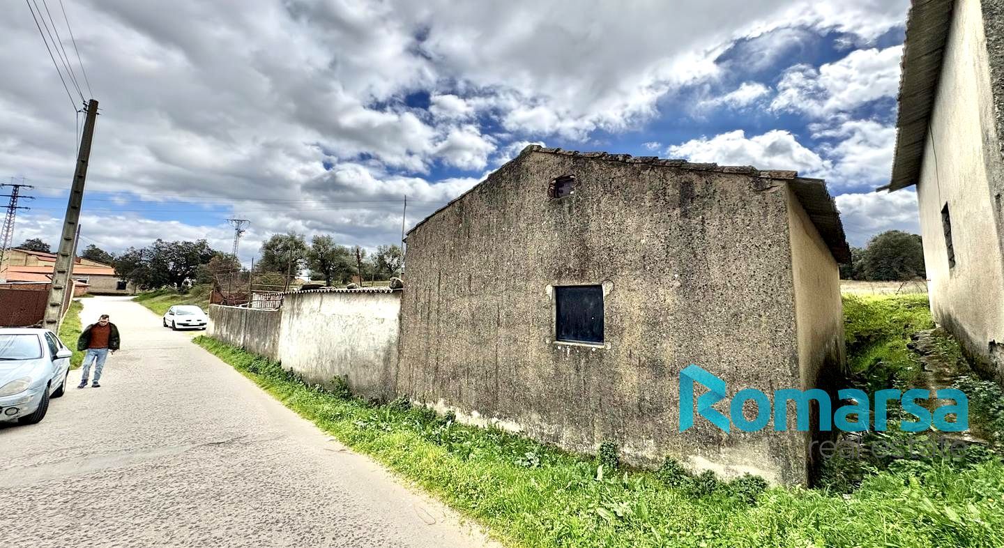 Außenansicht von Fabrikhallen zum Verkauf in Lanzahíta