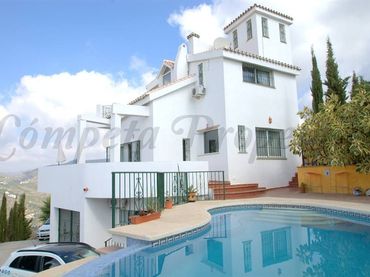 Casa con piscina in vendita a Torrox Pueblo