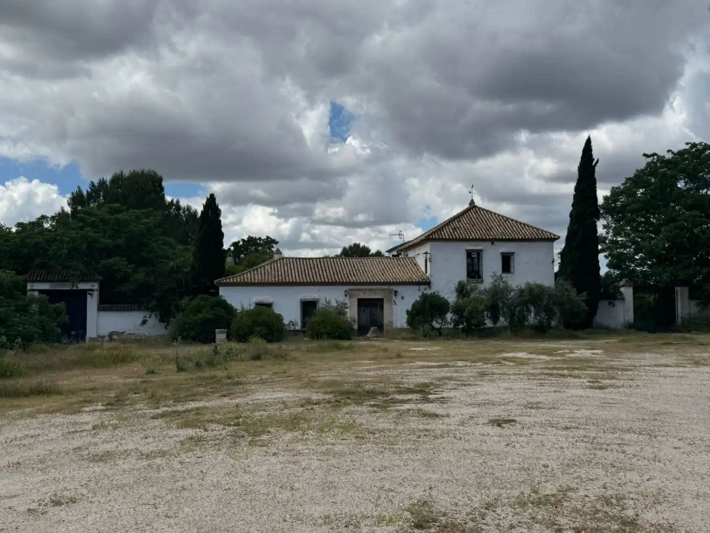 Außenansicht von Gebäude zum Verkauf in Marchena mit Gemeinschaftspool