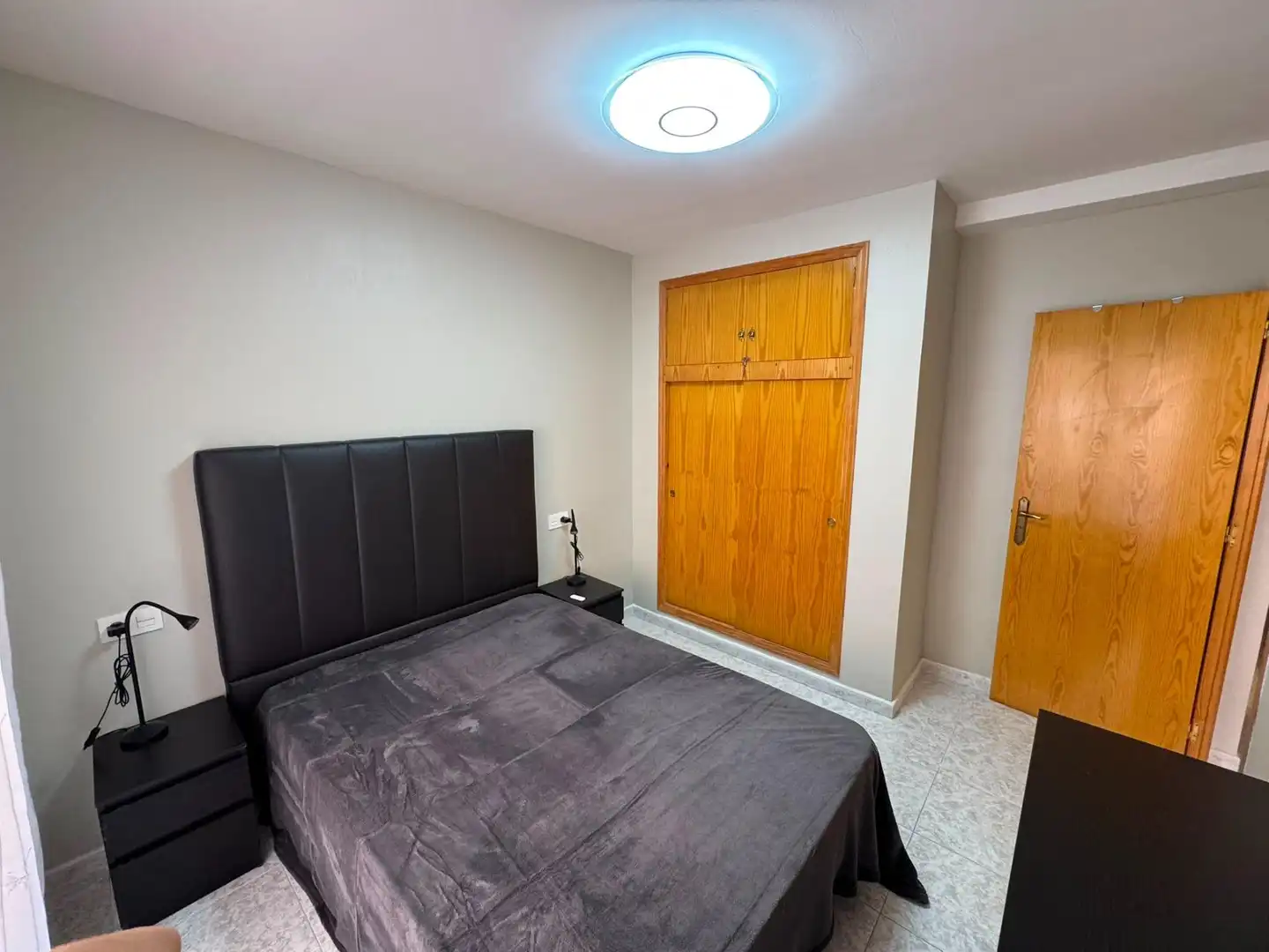 Habitación de Apartamento de alquiler en Torrevieja con Aire acondicionado, Terraza y Amueblado