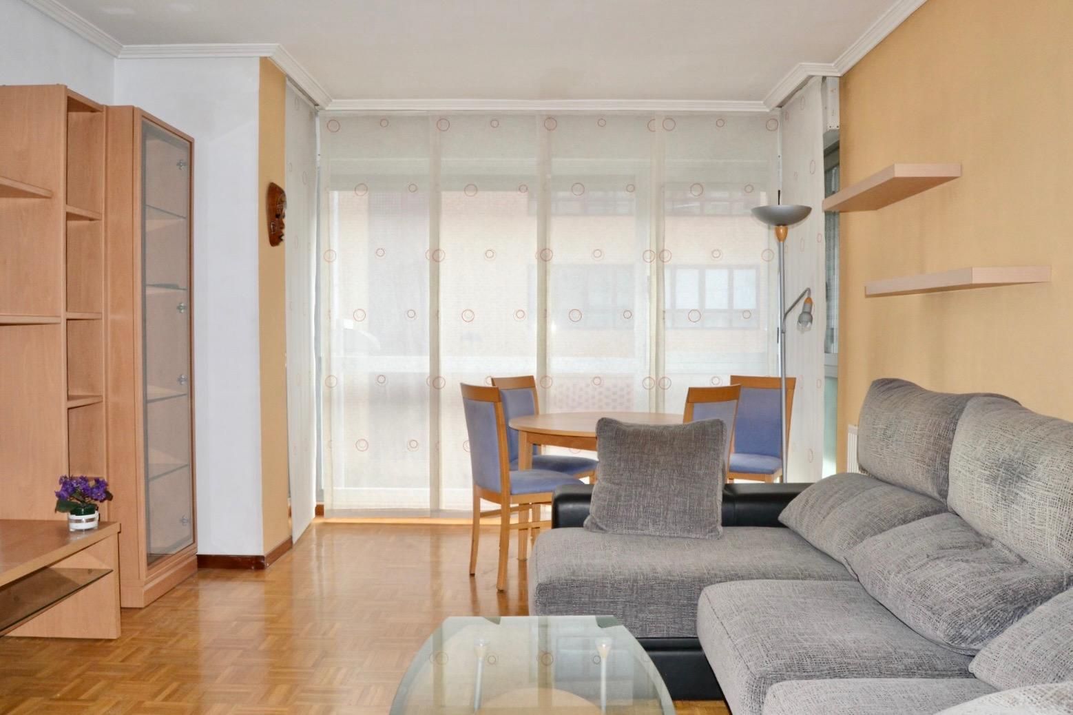 Sala d'estar de Pis de lloguer en  Pamplona / Iruña amb Parquet i Traster