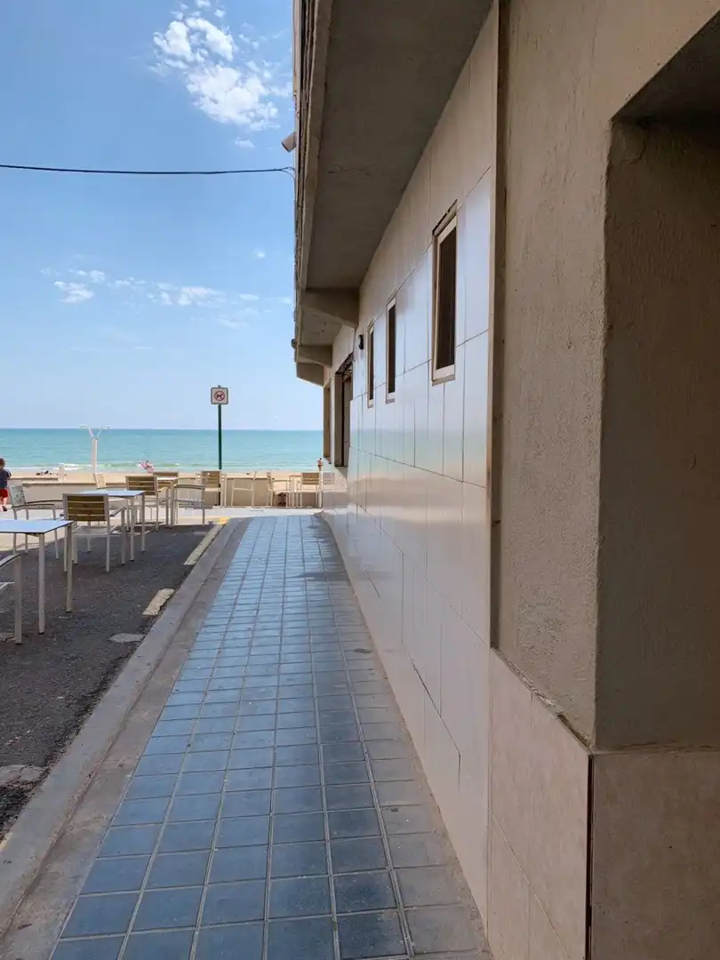 Erdgeschoss zum Verkauf in Valencia mit Terrasse, Abstellraum und Möbliert