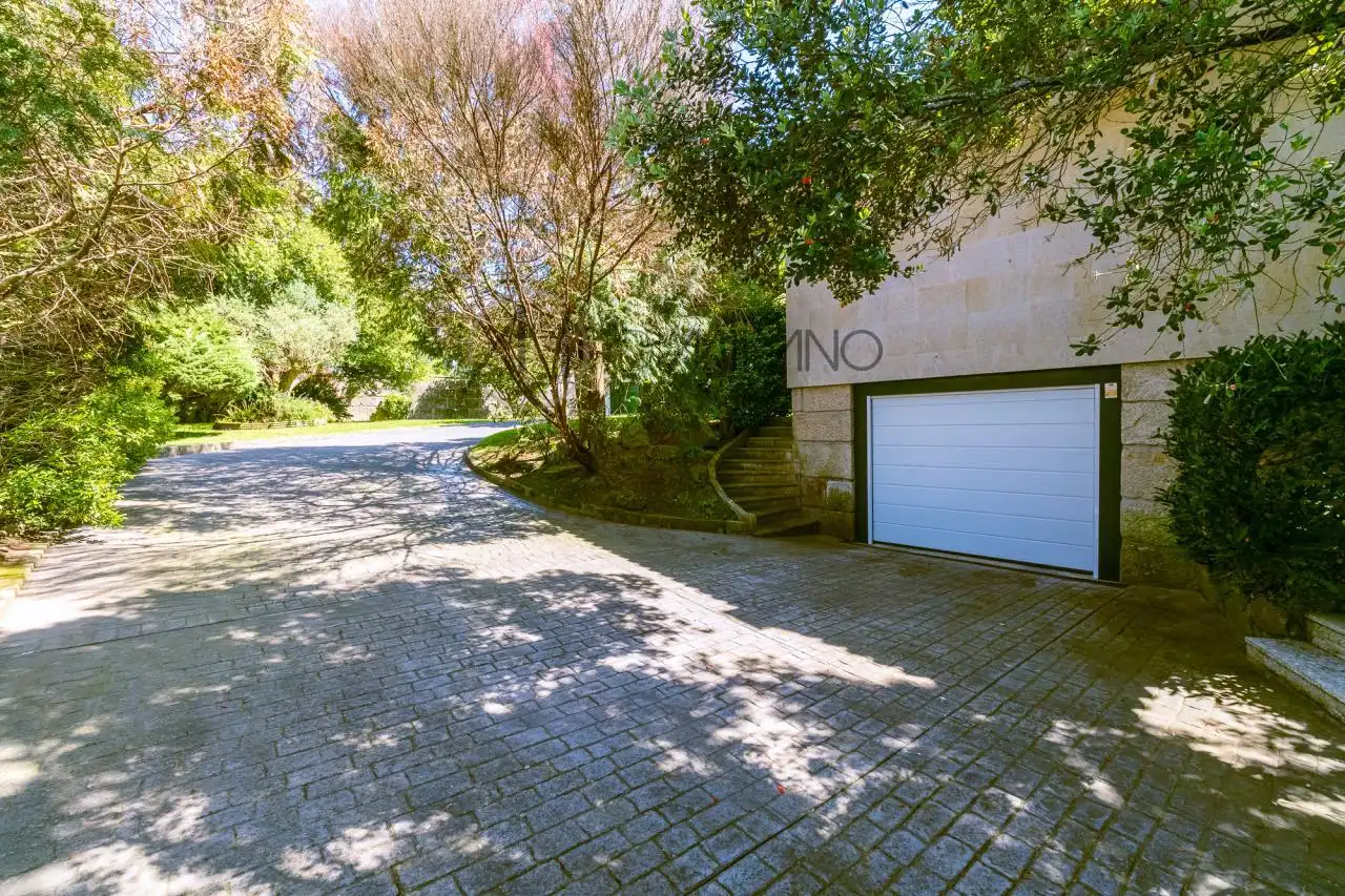 Vista exterior de Casa o chalet en venta en Vigo  con Calefacción, Jardín privado y Parquet