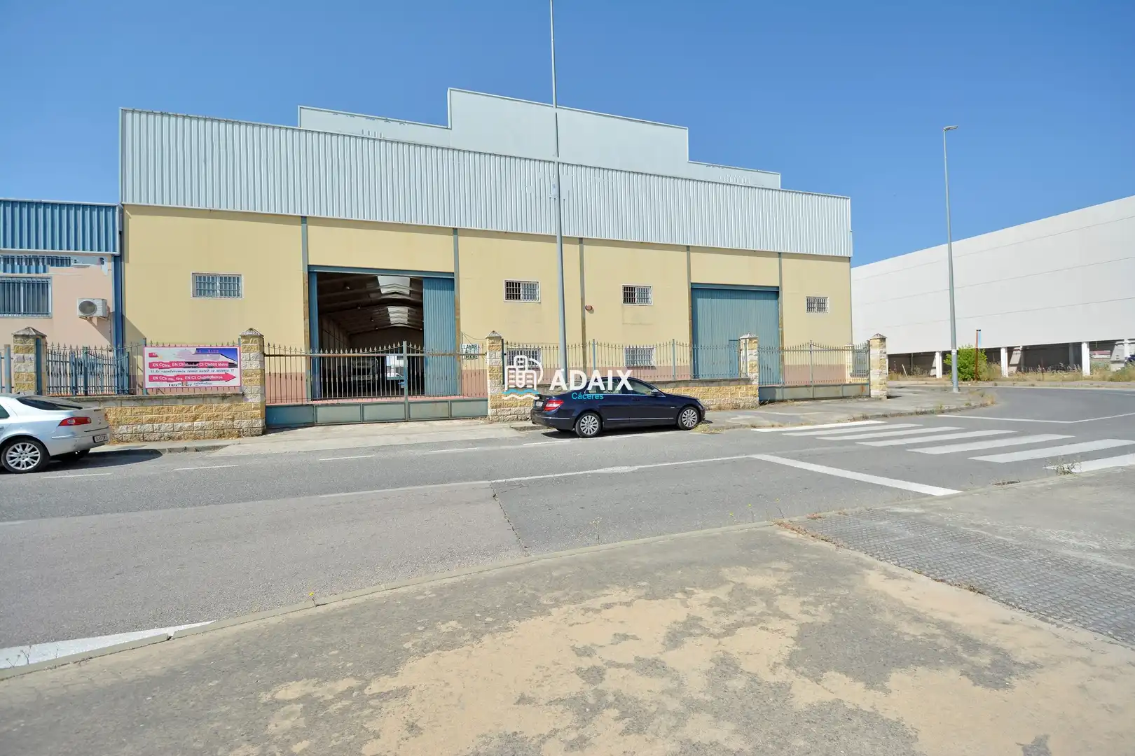 Vista exterior de Nave industrial en venta en Arroyo de la Luz