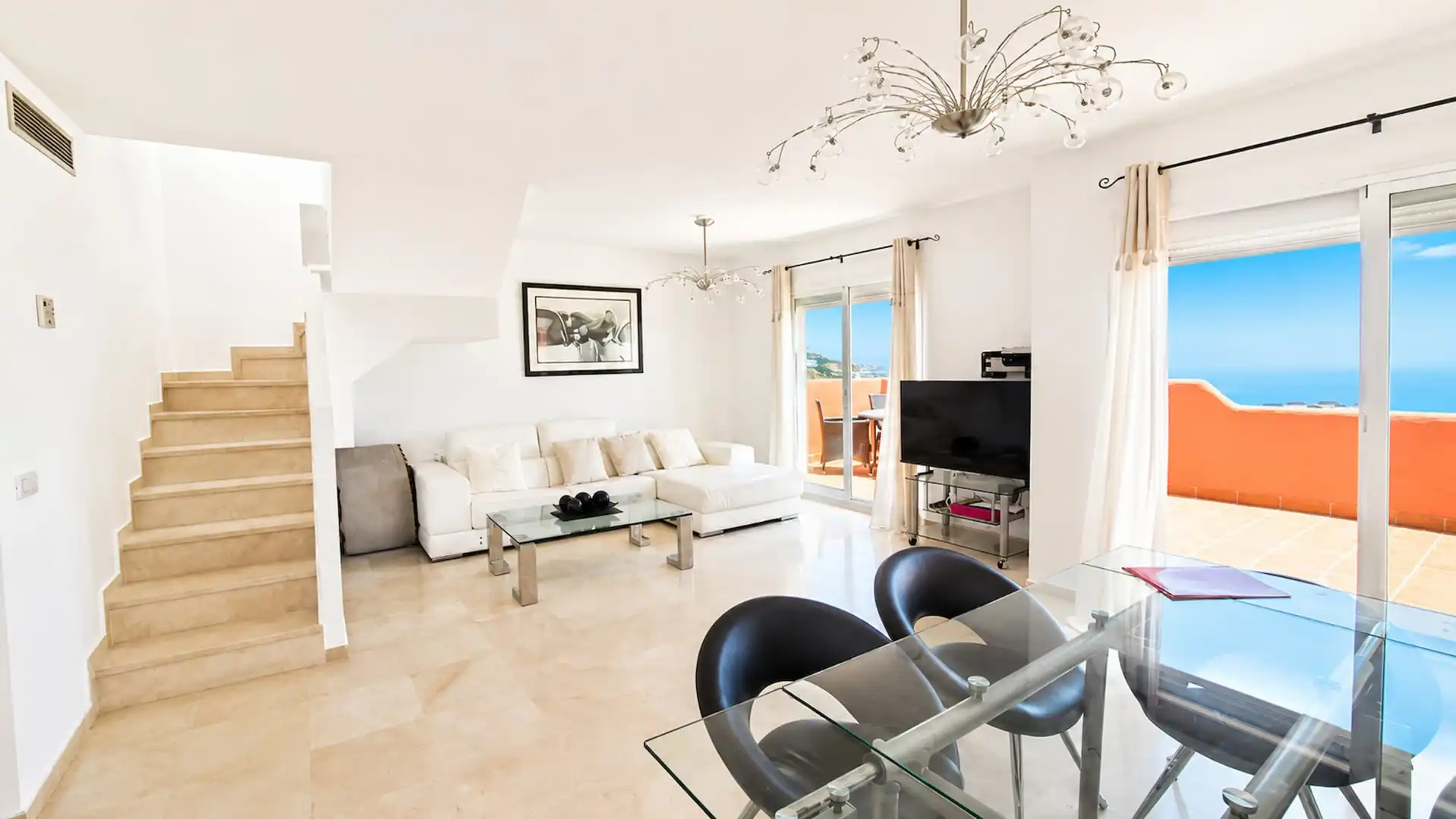 Sala de estar de Ático en venta en Casares con Aire acondicionado, Terraza y Piscina