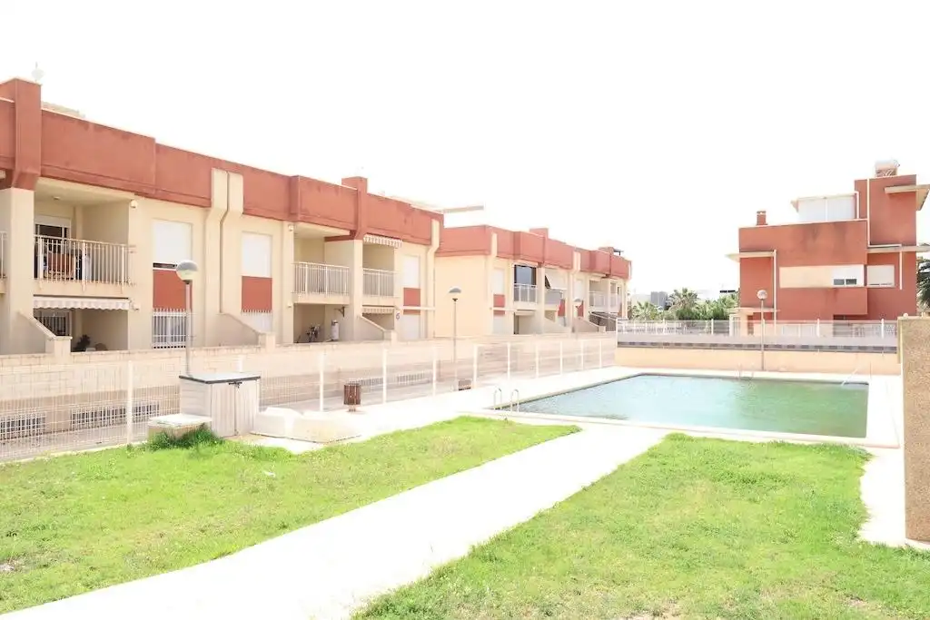 Piscina de Apartamento de alquiler en Orihuela con Aire acondicionado, Calefacción y Terraza