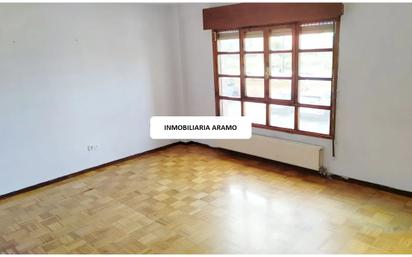 Bedroom of Flat for sale in Oviedo 