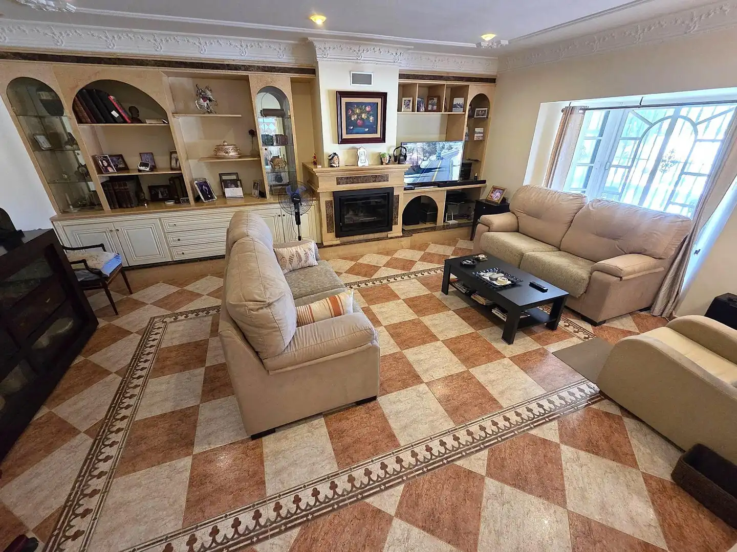 Sala d'estar de Casa o xalet en venda en Chiclana de la Frontera amb Jardí privat