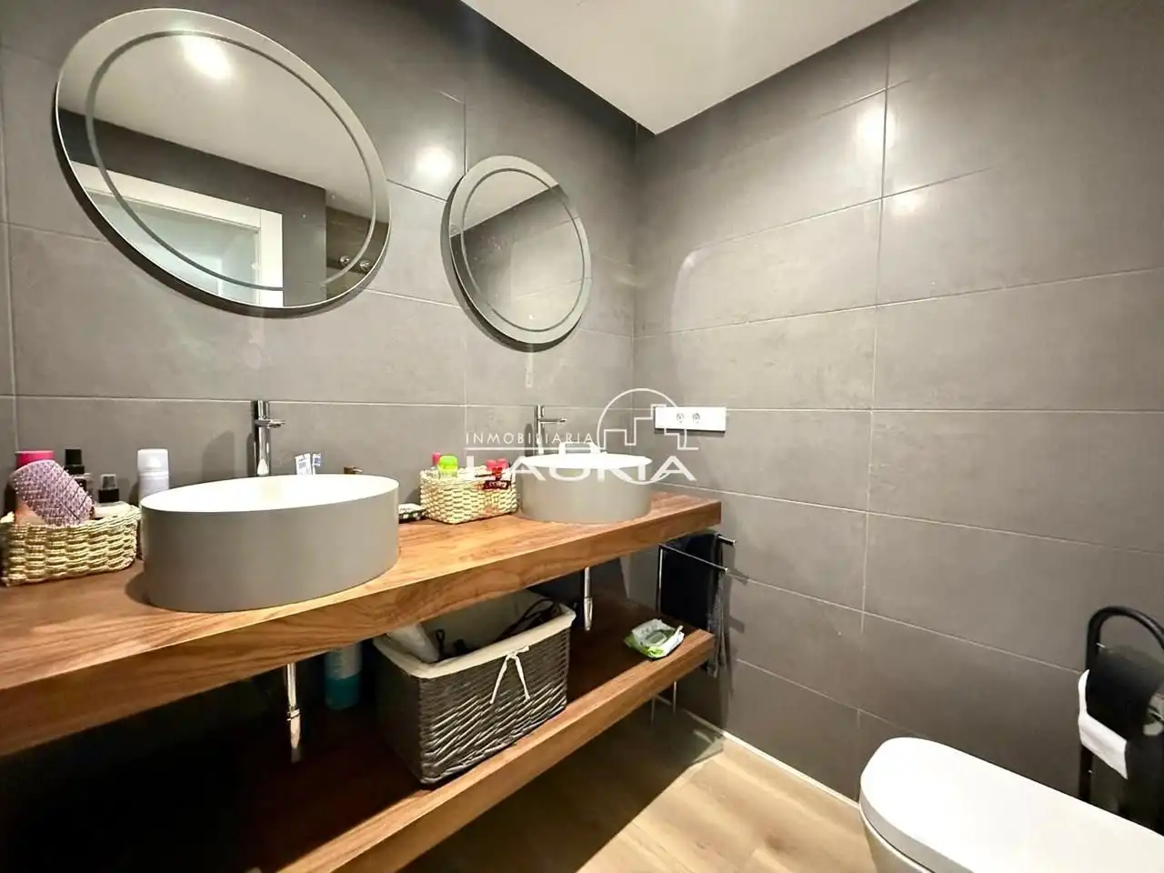 Bathroom of Flat for rent in Valencia  with Air Conditioner, Parquet flooring and Furnished
